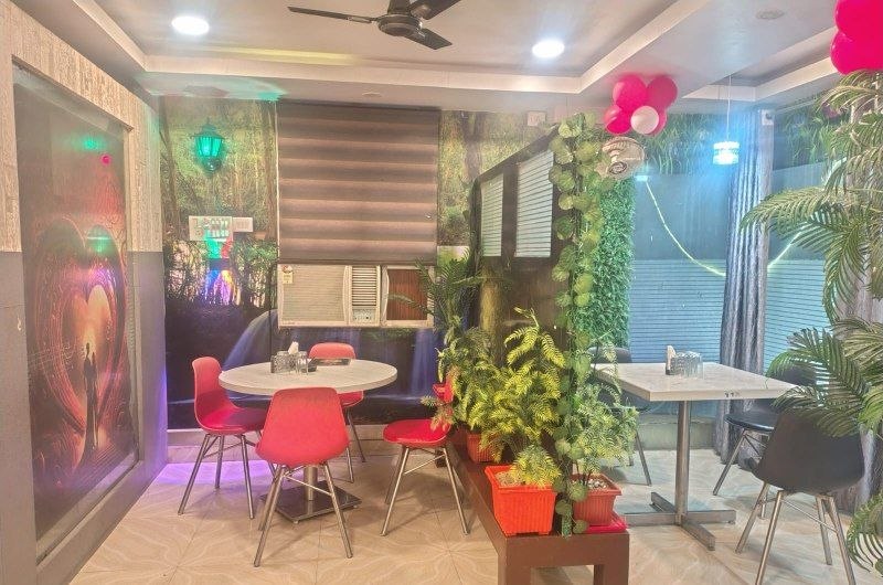 Green corner seating area